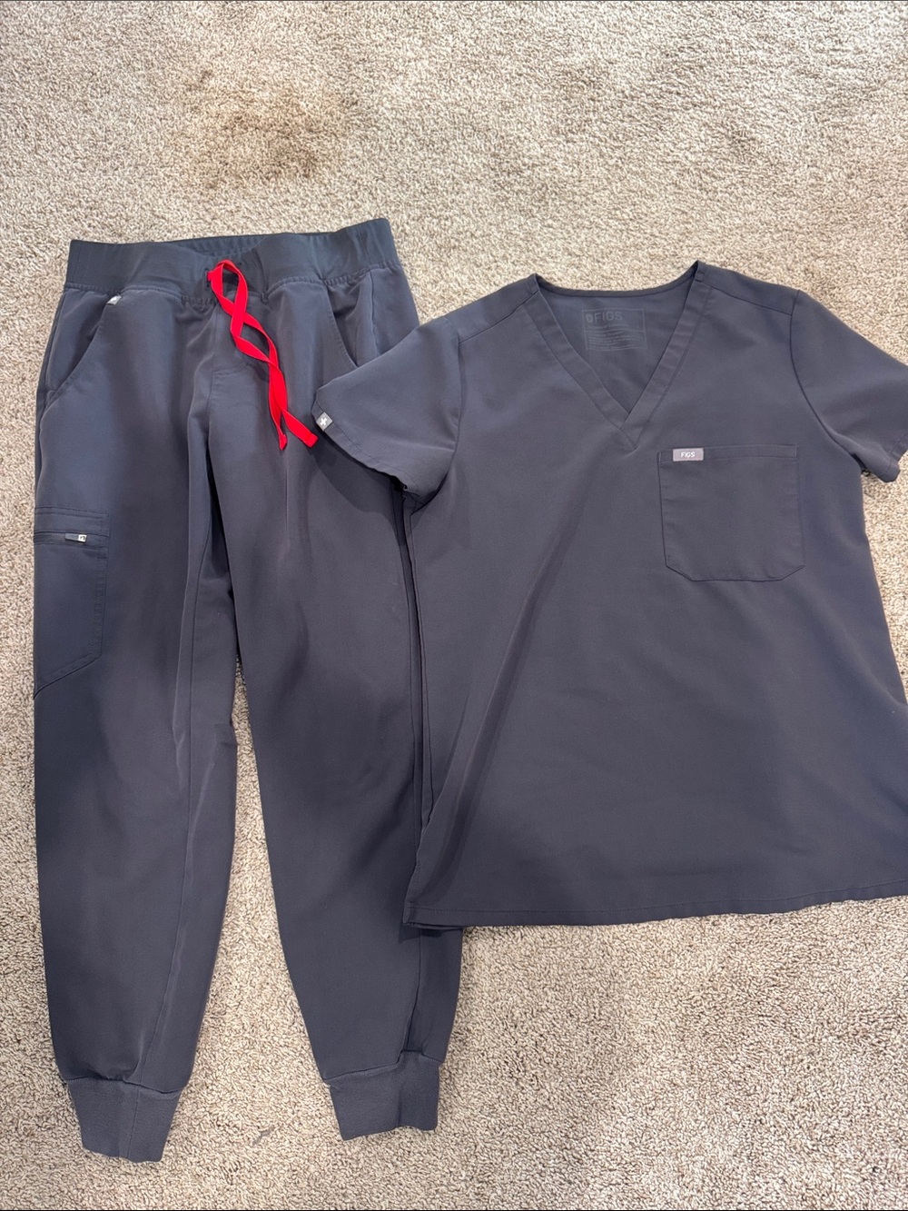 Figs Women's Charcoal Gray Scrub Set with Red Drawstring, Small/SP